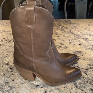 Sundance Elegant Brown Heeled Boots